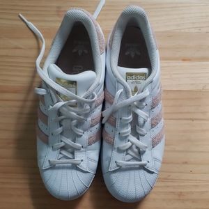ADIDAS superstar size 7 US